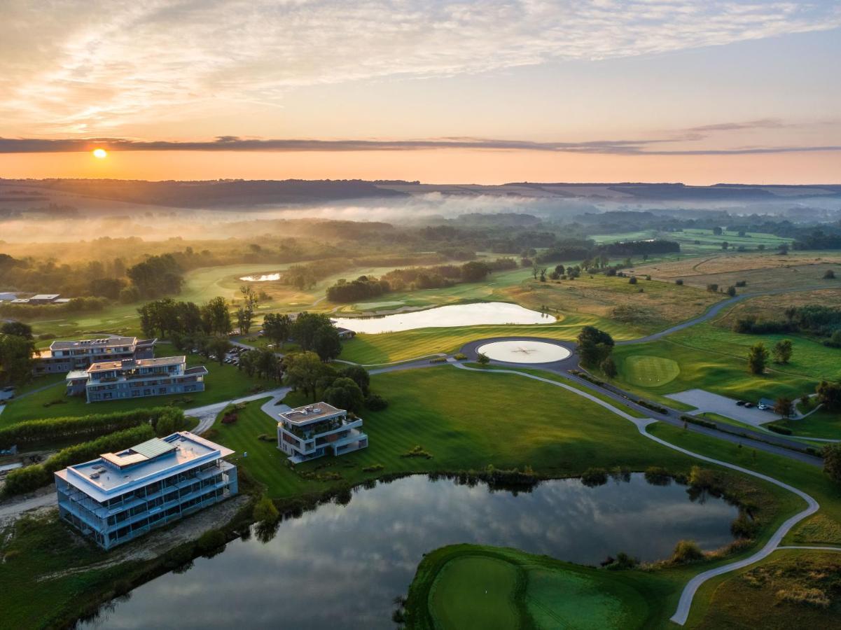 Zala Springs Golf Resort Залачань Экстерьер фото